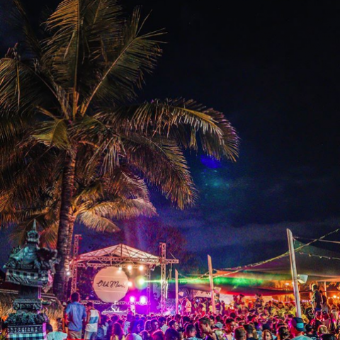 Old Man_2019-09-26 OLD MAN’S BALI on Instagram “⁣We have the BEST party vibes at Old Man’s oldmansbali ?How beautiful d[...]