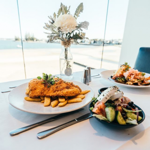 Sails Waterfront Bar & Grill (2)