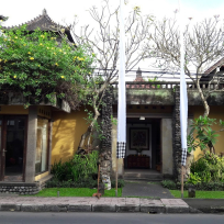 Pilar Batu Gallery